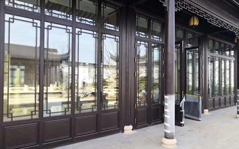 斷橋鋁合金推拉窗出現(xiàn)滲漏水現(xiàn)象如何解決？